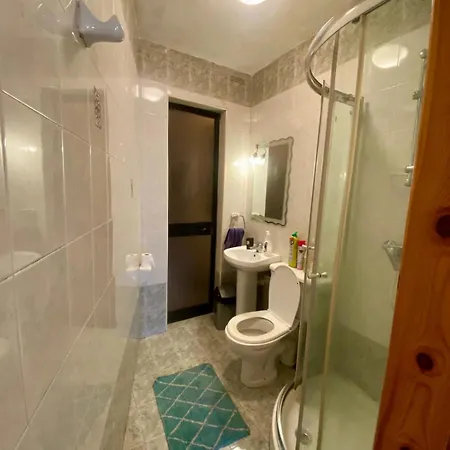 Habitación en casa particular Private Double Bedroom With Bathroom In Shared House