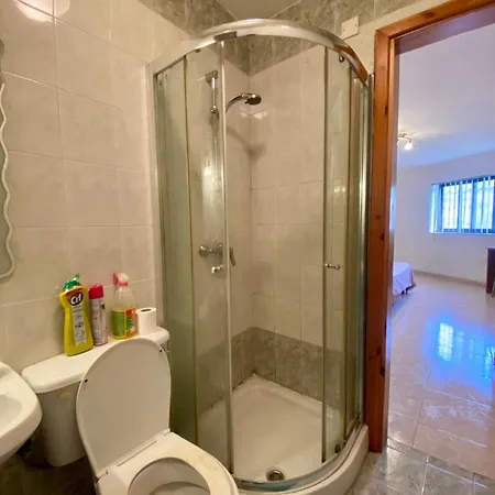 Private Double Bedroom With Bathroom In Shared House Homestay Saint Julian's