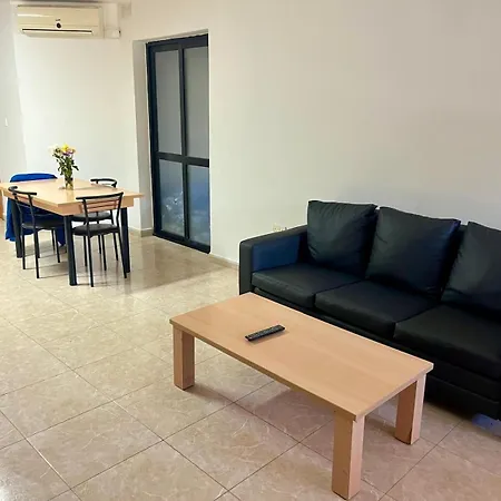 Homestay Private Double Bedroom With Bathroom In Shared House
