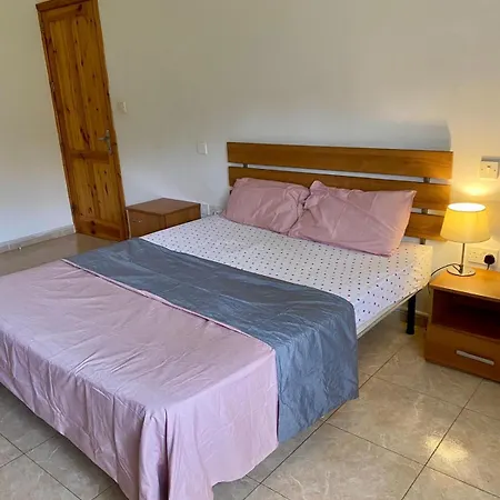 Private Double Bedroom With Bathroom In Shared House Habitación en casa particular