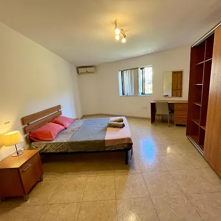 Habitación en casa particular Private Double Bedroom With Bathroom In Shared House San Julián